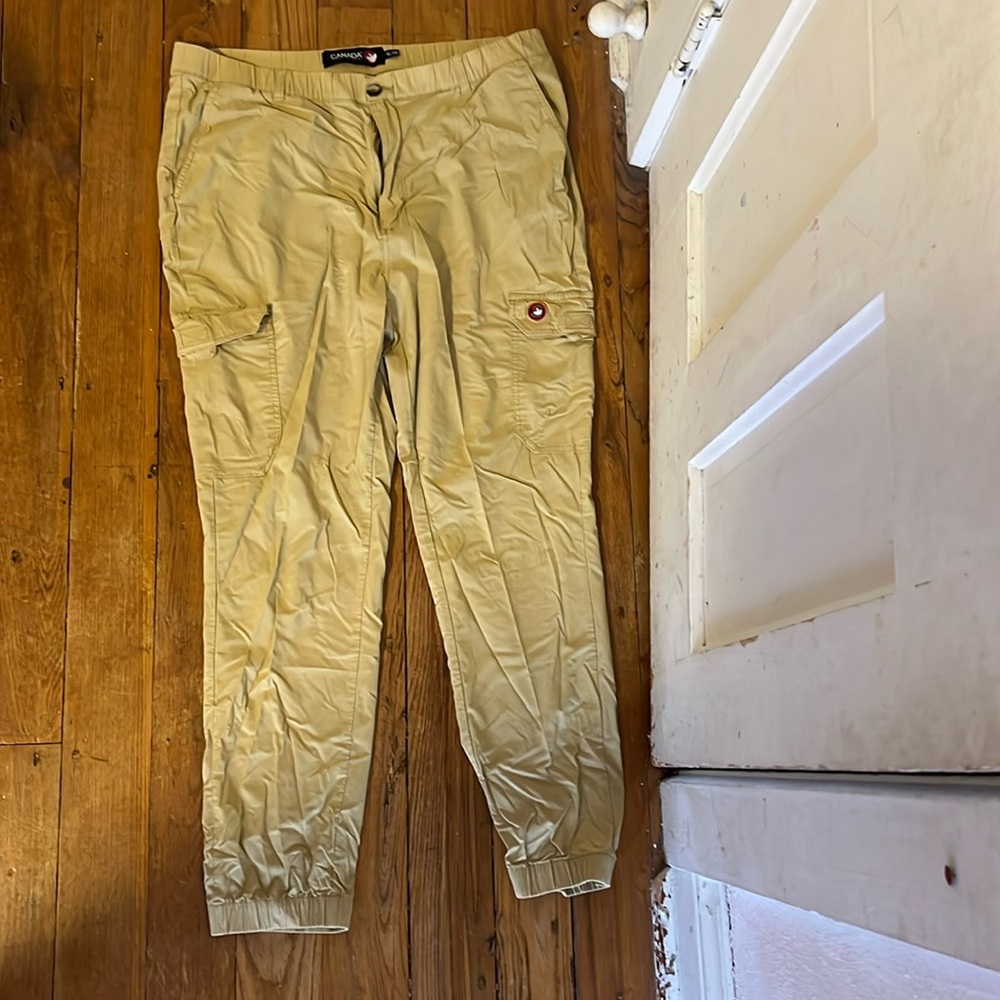 Men’s XL Khaki Hiking Pants.